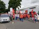 Beschaeftigte von Dometic Seitz demosntrieren in Krautheim fuer einen Tarifvertrag