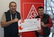 IG Metaller Muhsin Aygüzel von Mahle übergibt 600 Euro an den Oberroter Arbeitnehmerverein